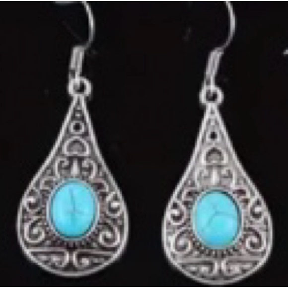 **FREE GIVEAWAYGIFT** NEW Dangle Teardrop, Faux Turquoise silverish earrings - Picture 1 of 2